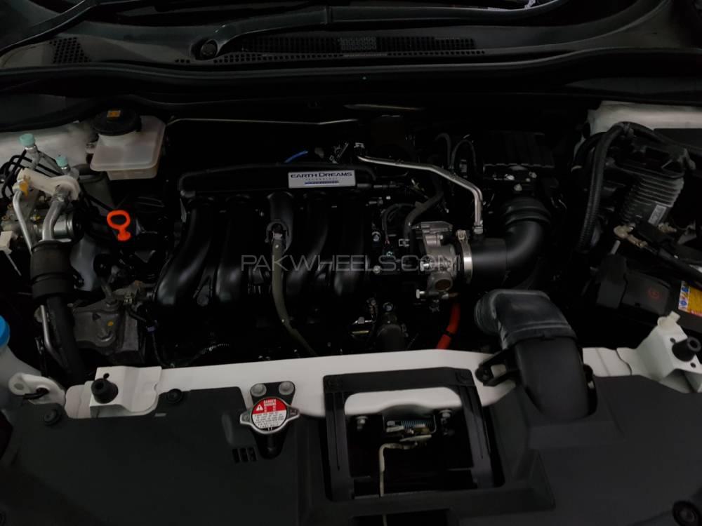 Honda Vezel 2015 for Sale in Peshawar Honda Vezel 2015 for Sale in Peshawar Image-6