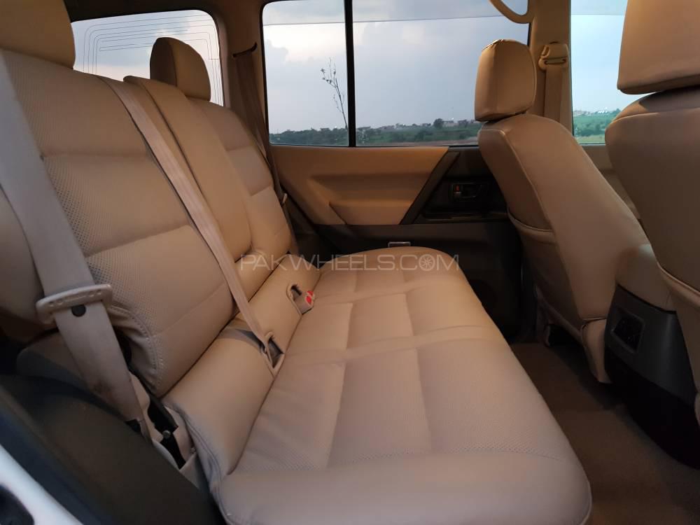 Mitsubishi Pajero 2000 for Sale in Islamabad Mitsubishi Pajero 2000 for Sale in Islamabad Image-9