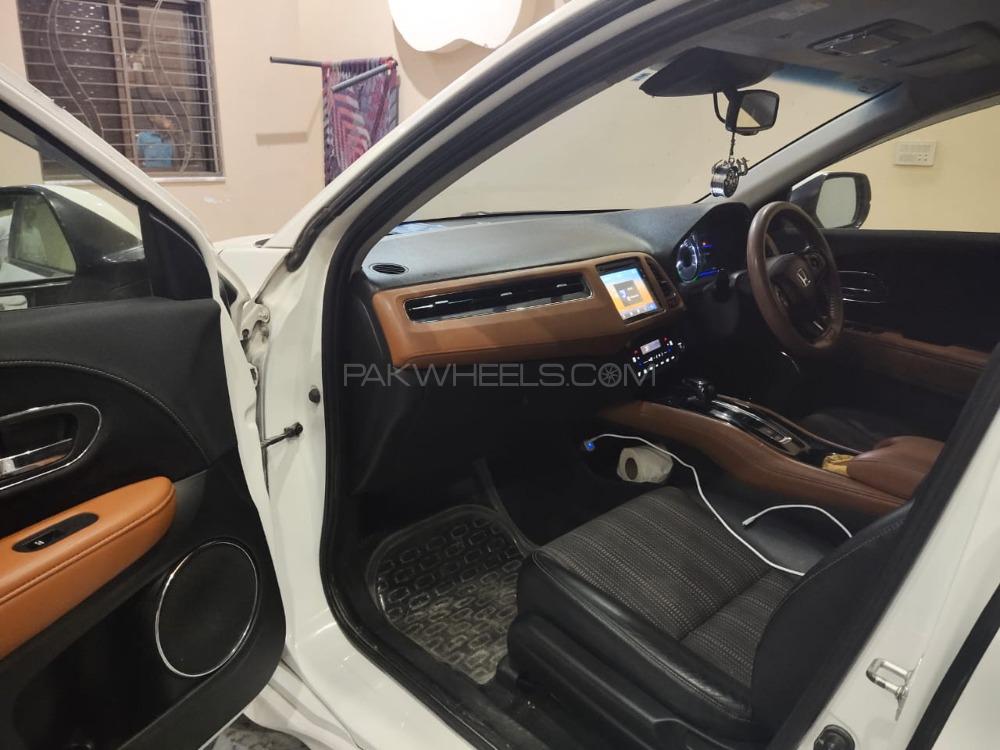 Honda Vezel 2015 for Sale in Lahore Honda Vezel 2015 for Sale in Lahore Image-4