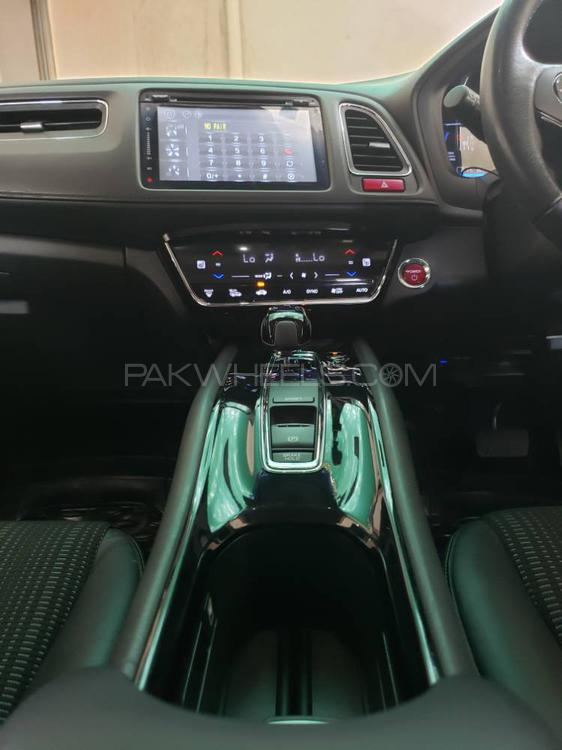 Honda Vezel 2014 for Sale in Lahore Honda Vezel 2014 for Sale in Lahore Image-11