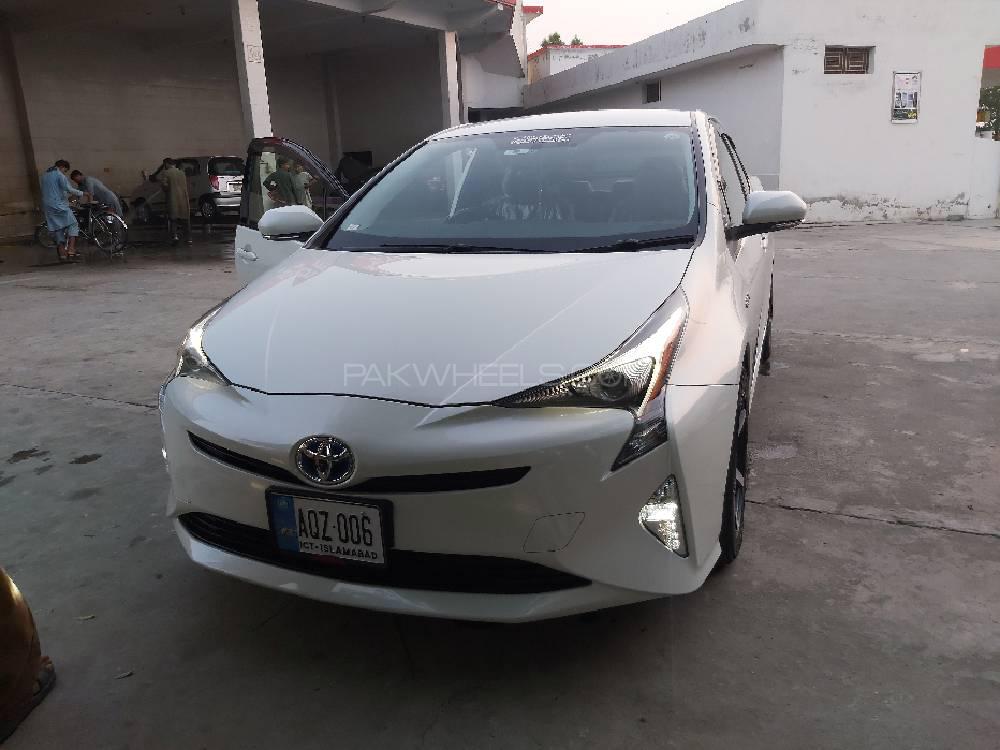 Toyota Prius 2016 for Sale in Wah cantt Image-1