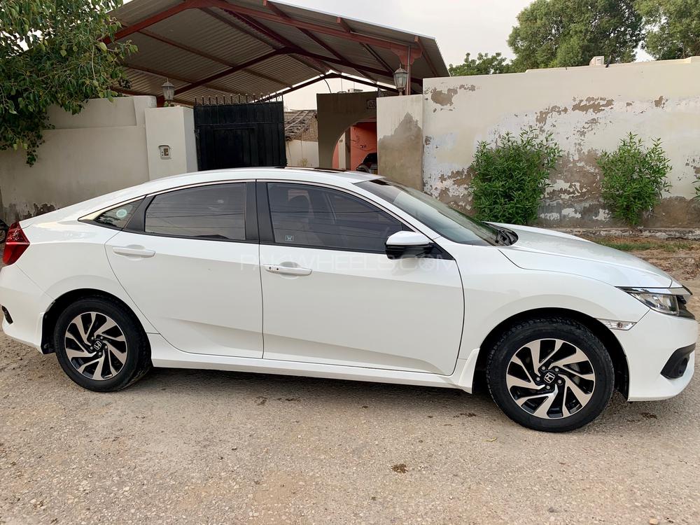 Honda Civic 2018 for Sale in Hyderabad Honda Civic 2018 for Sale in Hyderabad Image-9