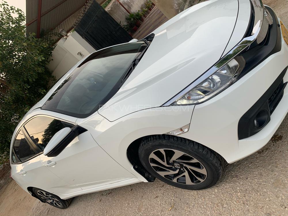 Honda Civic 2018 for Sale in Hyderabad Honda Civic 2018 for Sale in Hyderabad Image-12