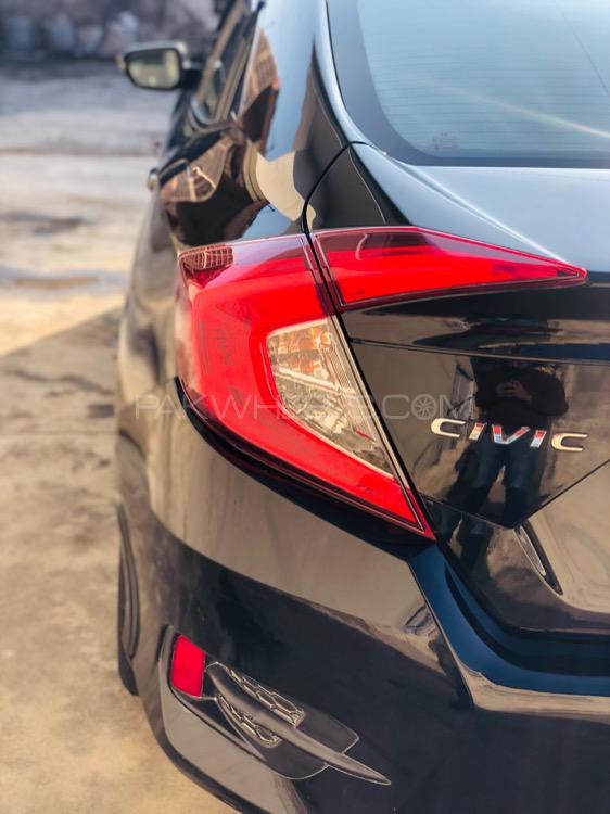 Honda Civic - 2018  Honda Civic - 2018  Image-2