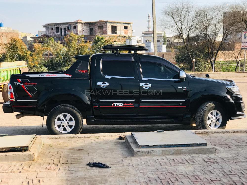 Toyota Hilux 2013 for Sale in Lahore Toyota Hilux 2013 for Sale in Lahore Image-2