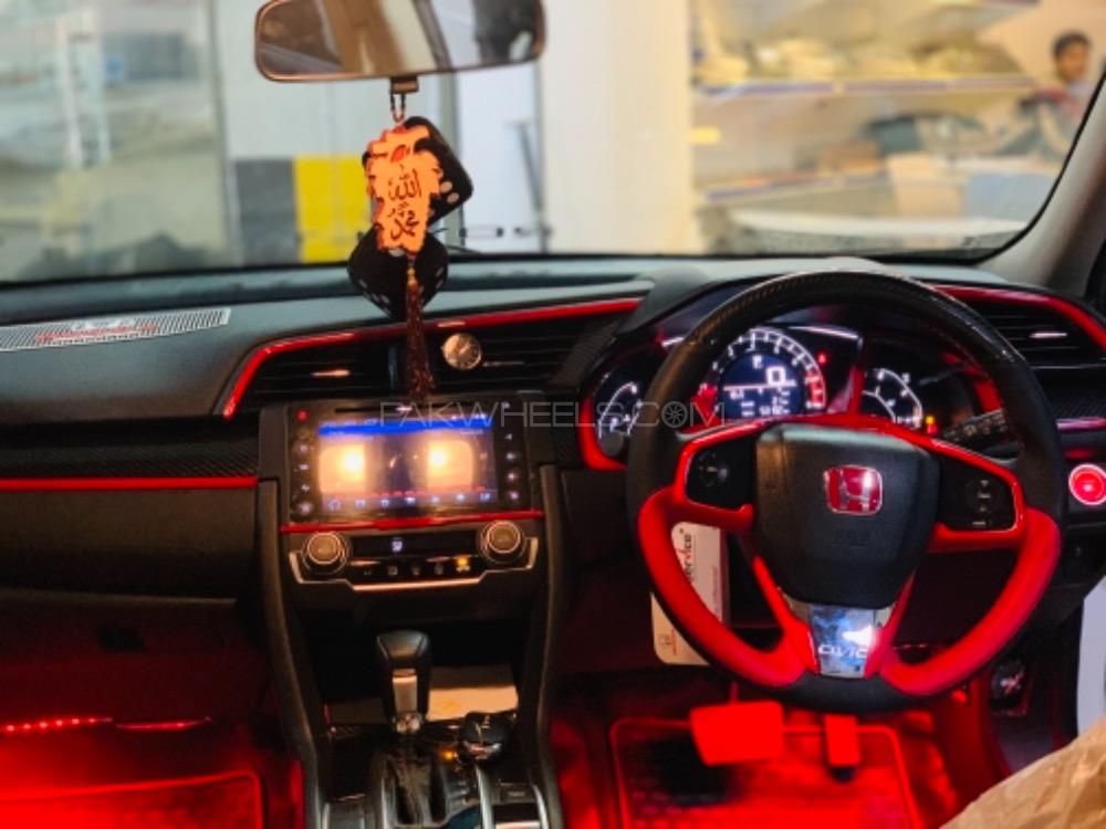 Honda Civic - 2018  Honda Civic - 2018  Image-2