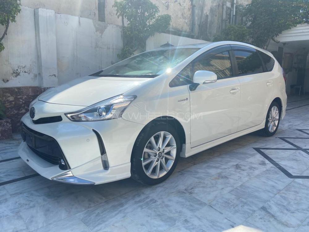 Toyota prius alpha 2016