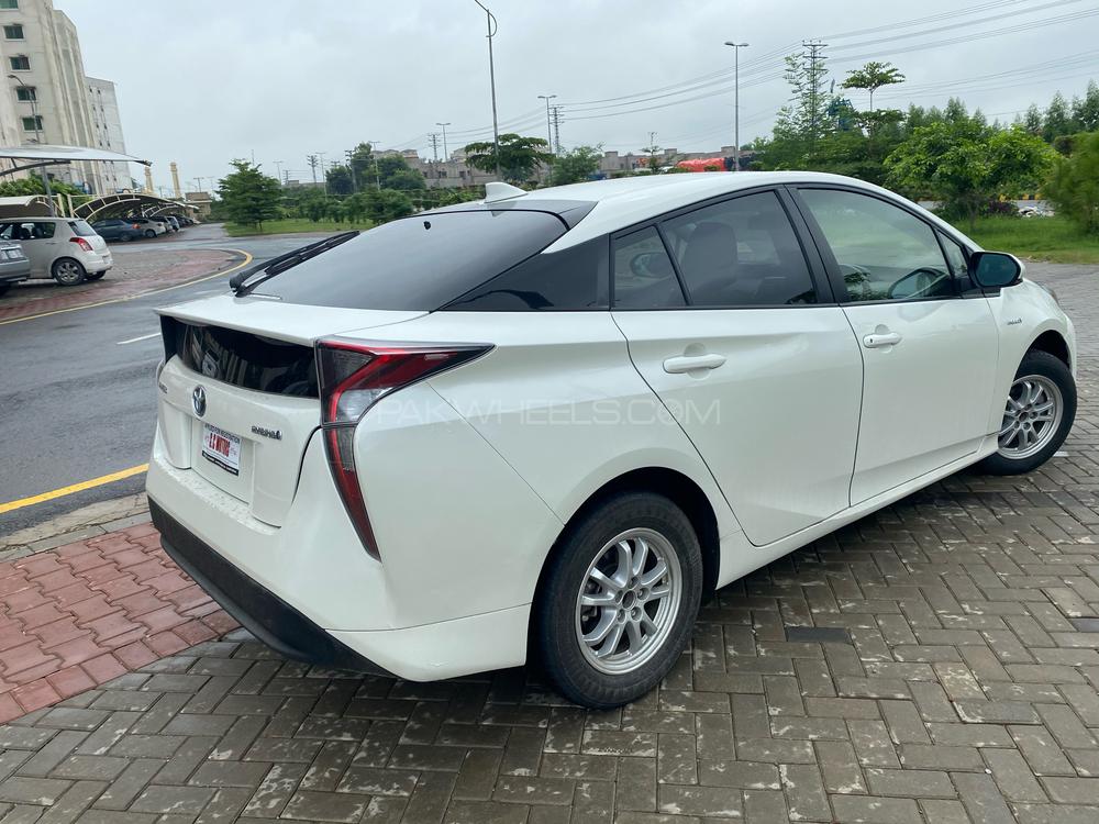 Toyota Prius 2018 for Sale in Lahore Toyota Prius 2018 for Sale in Lahore Image-7