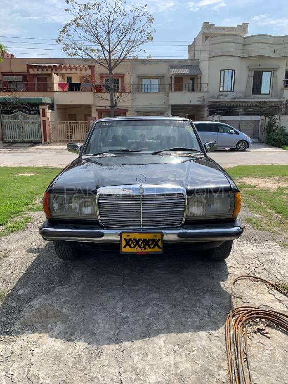 Mercedes Benz E Class Cabriolet 1983 for Sale in Peshawar Image-1