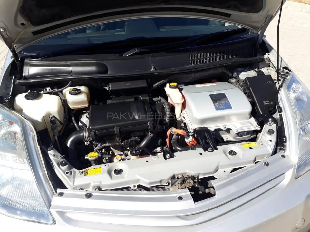Toyota Prius 2010 for Sale in Kohat Image-1