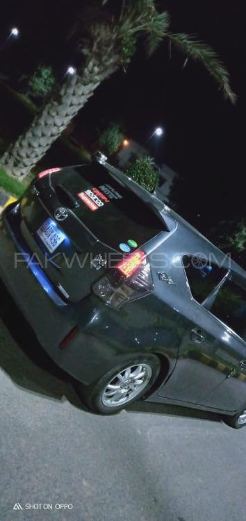 Toyota Prius Alpha - 2015  Toyota Prius Alpha - 2015  Image-3