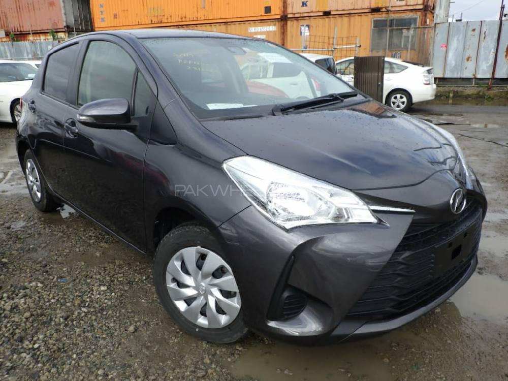 Toyota Vitz 2017 for Sale in Karachi Image-1