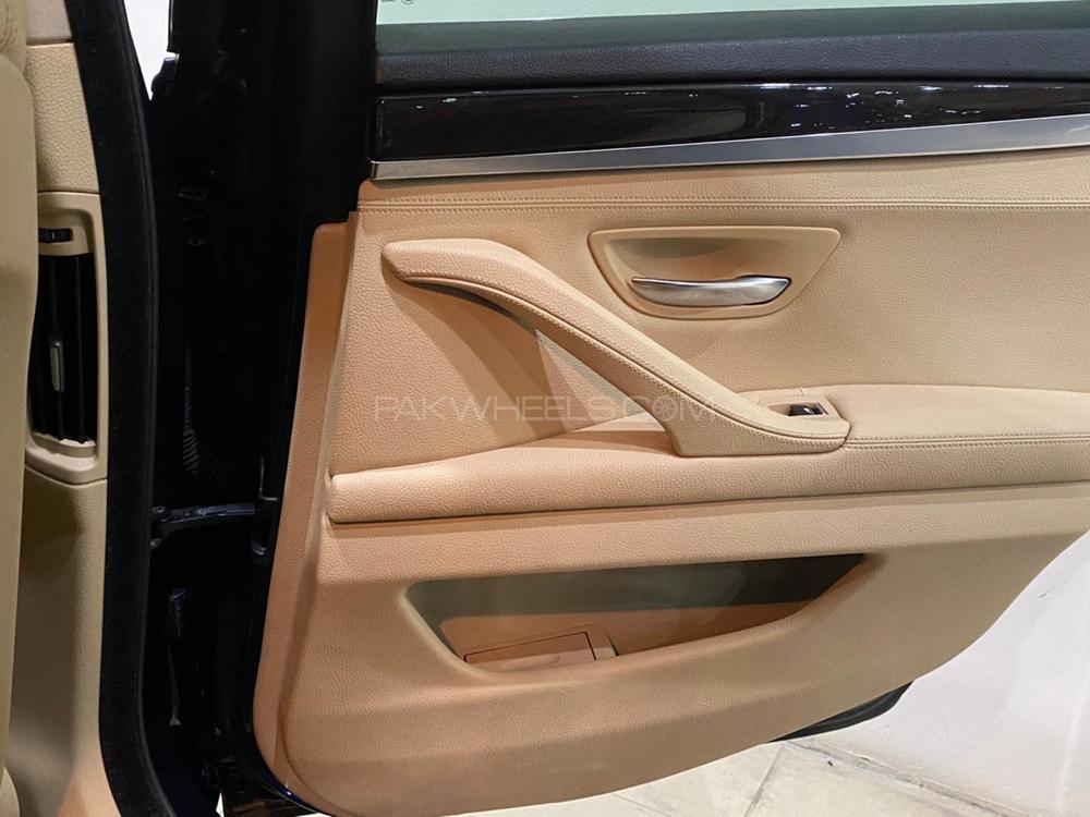 بی ایم ڈبلیو 5 سیریز 2013 for Sale in لاہور بی ایم ڈبلیو 5 سیریز 2013 for Sale in لاہور Image-13