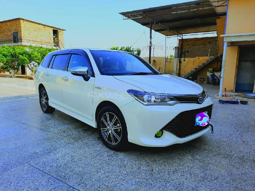 Toyota Corolla Fielder 2015 for Sale in Fateh Jang Image-1