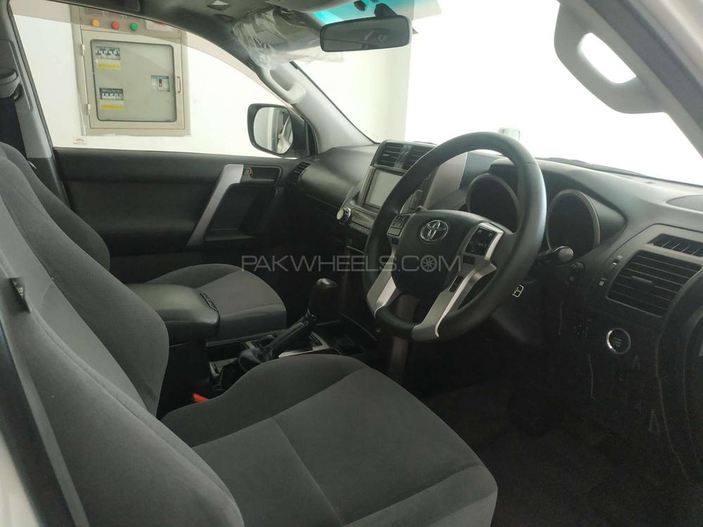 Toyota Prado 2011 for Sale in Peshawar Toyota Prado 2011 for Sale in Peshawar Image-4