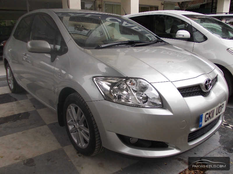 Toyota Auris 2011 for Sale in Islamabad Image-1