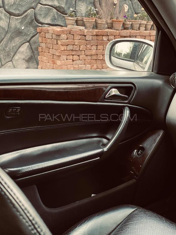 Mercedes Benz C Class - 2003  Mercedes Benz C Class - 2003  Image-4