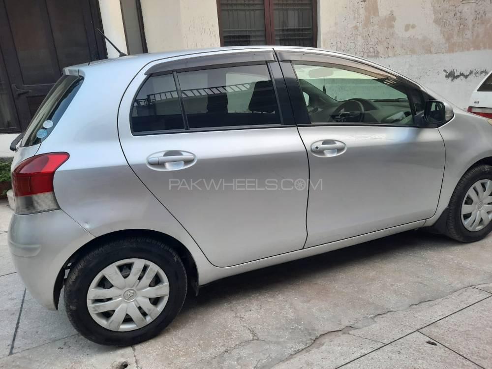 Toyota Vitz 2010 for Sale in Lahore Image-1