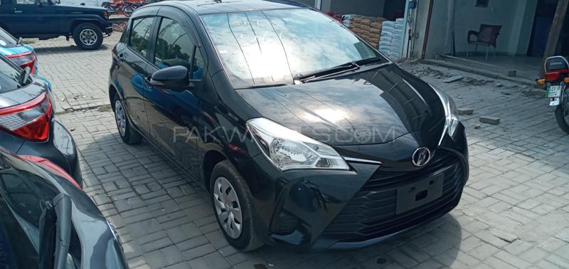 Toyota Vitz 2017 for Sale in Lahore Image-1