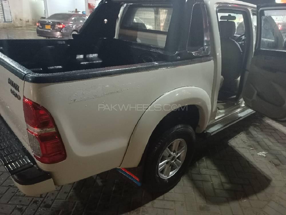 Toyota Hilux 2014 for Sale in Karachi Toyota Hilux 2014 for Sale in Karachi Image-3