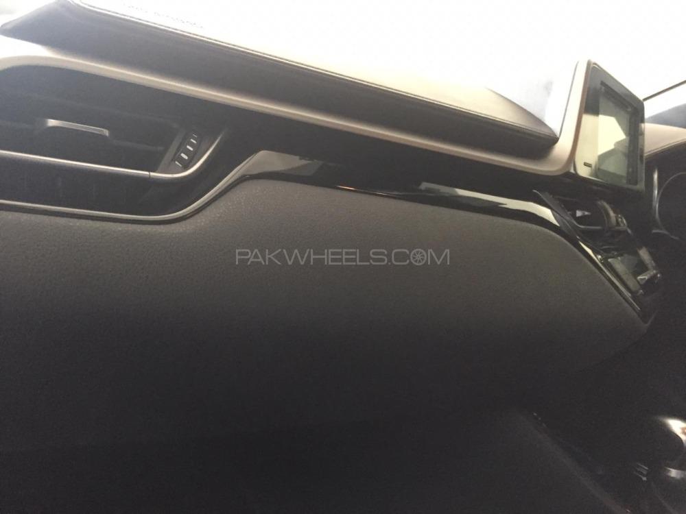 Toyota C-HR 2018 for Sale in Lahore Toyota C-HR 2018 for Sale in Lahore Image-3