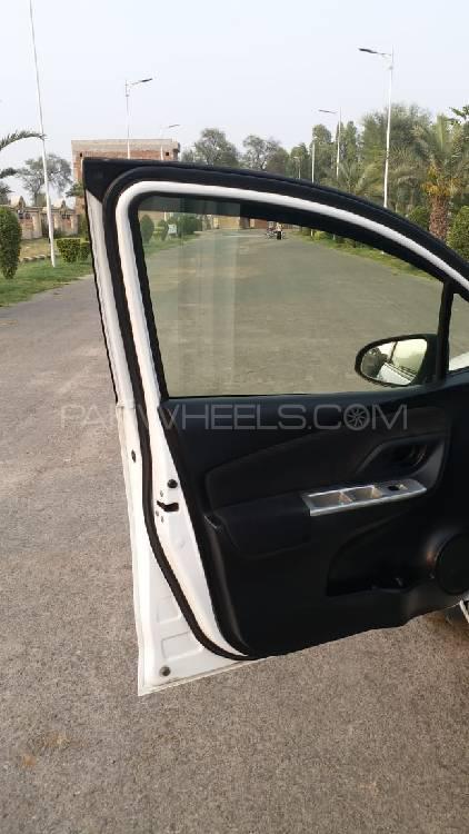 Toyota Vitz 2014 for Sale in Lahore Toyota Vitz 2014 for Sale in Lahore Image-18