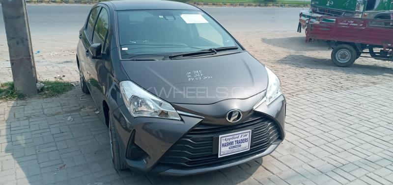 Toyota Vitz 2017 for Sale in Lahore Image-1