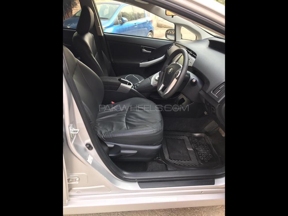 Toyota Prius 2015 for Sale in Lahore Toyota Prius 2015 for Sale in Lahore Image-10