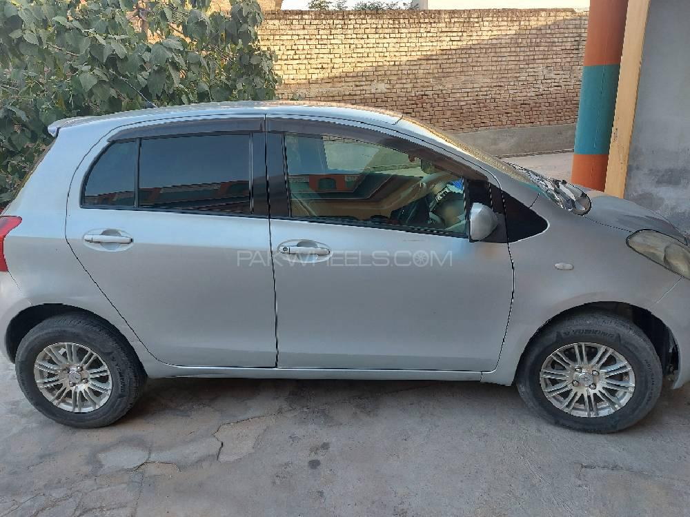 Toyota Vitz 2005 for Sale in Nowshera Image-1
