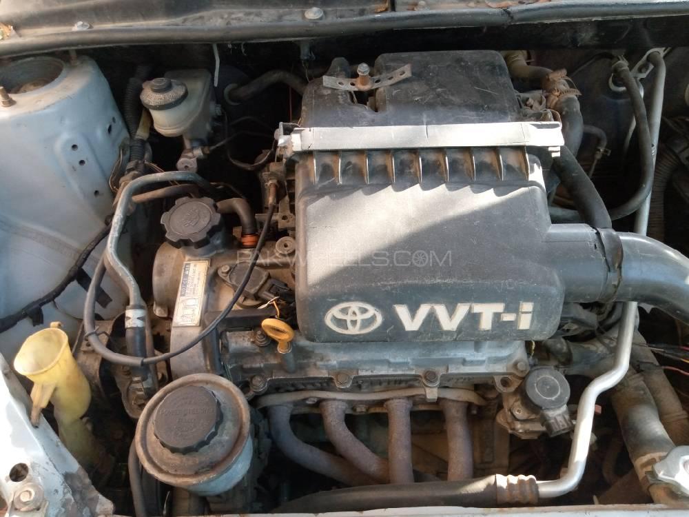 Toyota Platz 2000 for Sale in Multan Image-1