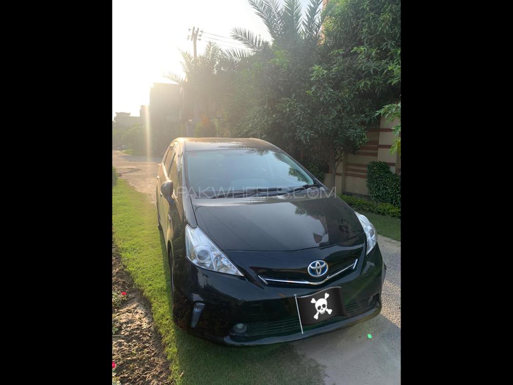 Toyota Prius Alpha 2018 for Sale in Gujranwala Image-1