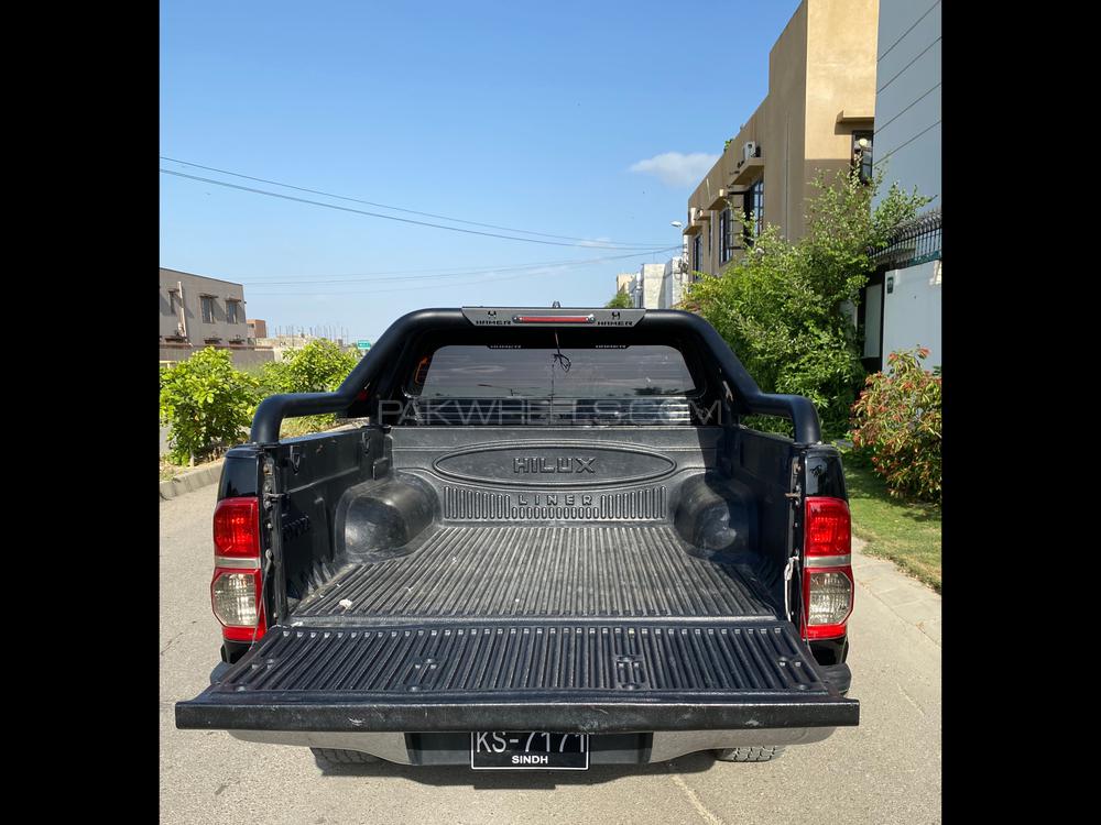 Toyota Hilux 2012 for Sale in Karachi Toyota Hilux 2012 for Sale in Karachi Image-9