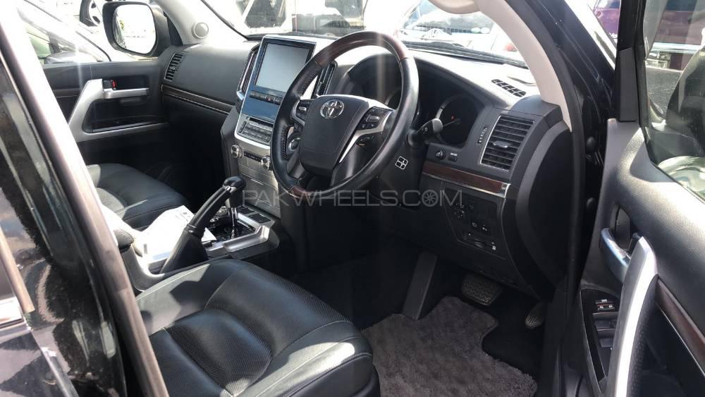 Toyota Land Cruiser 2016 for Sale in Lahore Toyota Land Cruiser 2016 for Sale in Lahore Image-5
