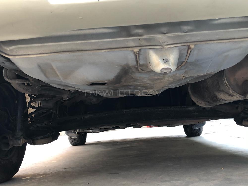 Toyota Platz 2000 for Sale in Lahore Toyota Platz 2000 for Sale in Lahore Image-11