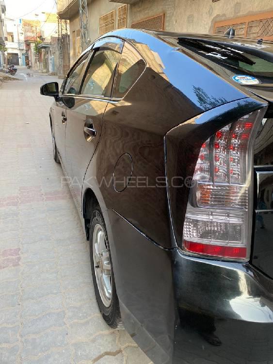 ٹویوٹا پریوس 2011 for Sale in اوکاڑہ ٹویوٹا پریوس 2011 for Sale in اوکاڑہ Image-2