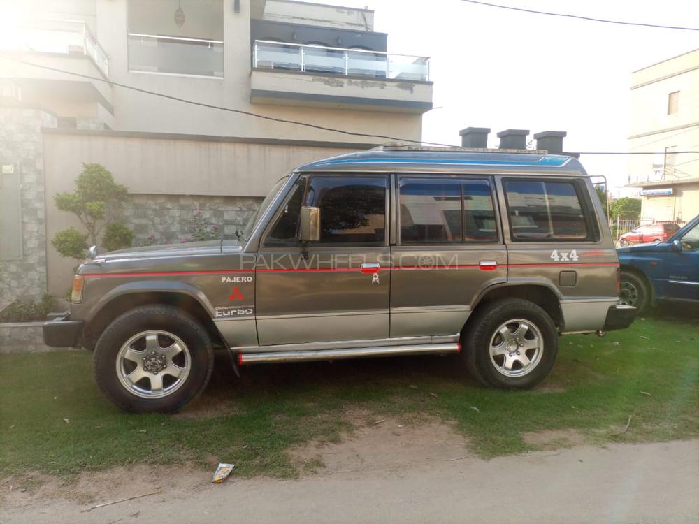 Mitsubishi Pajero 1988 for Sale in Lahore Mitsubishi Pajero 1988 for Sale in Lahore Image-3