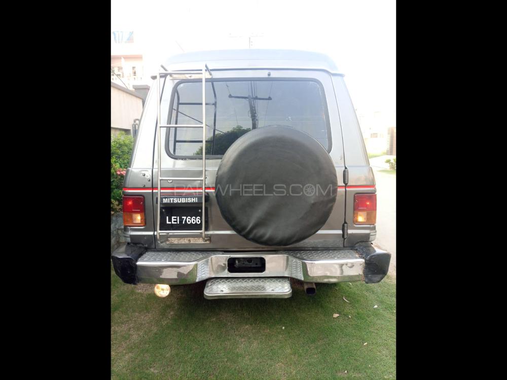 Mitsubishi Pajero 1988 for Sale in Lahore Mitsubishi Pajero 1988 for Sale in Lahore Image-6
