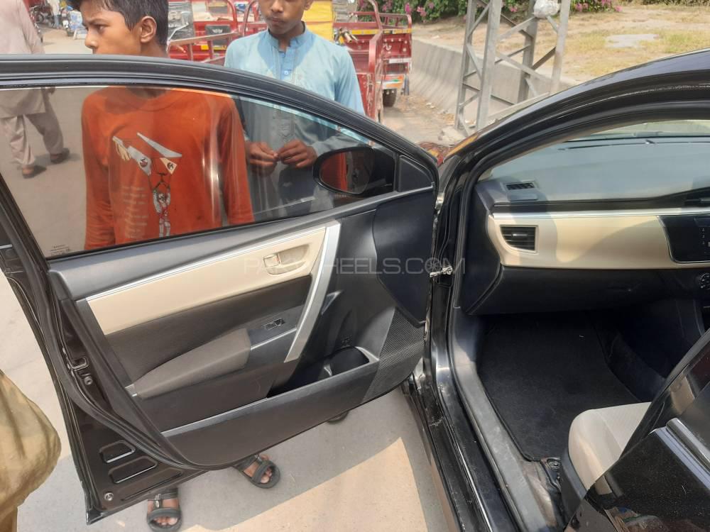 Toyota Corolla 2015 for Sale in Lahore Toyota Corolla 2015 for Sale in Lahore Image-10