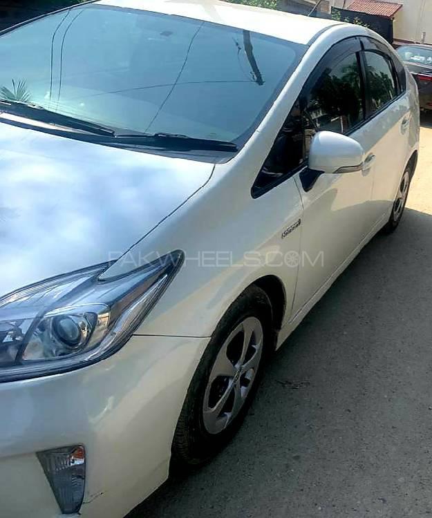 ٹویوٹا پریوس 2014 for Sale in کراچی ٹویوٹا پریوس 2014 for Sale in کراچی Image-3