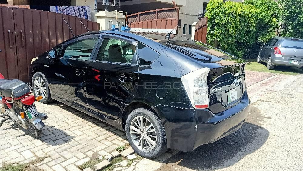 Toyota Prius 2011 for Sale in Lahore Image-1