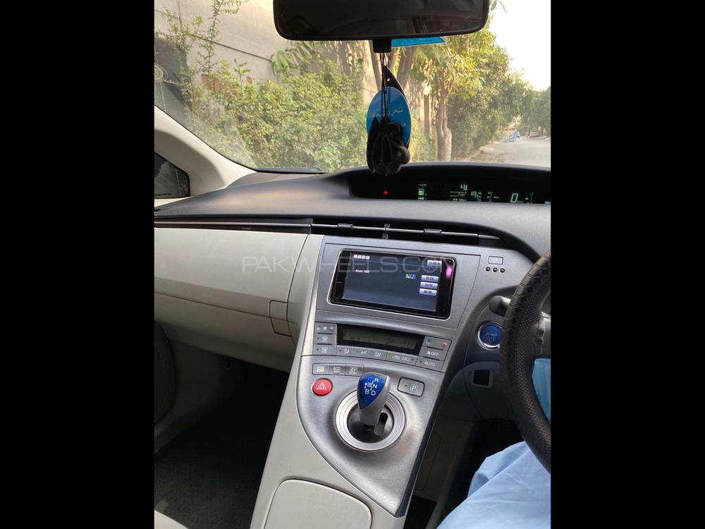 Toyota Prius 2012 for Sale in Peshawar Toyota Prius 2012 for Sale in Peshawar Image-6