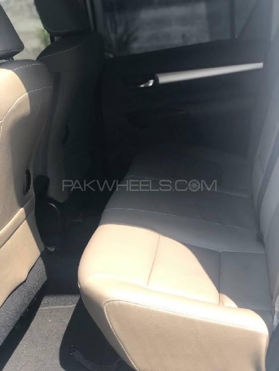 Toyota Hilux 2018 for Sale in Lahore Toyota Hilux 2018 for Sale in Lahore Image-6