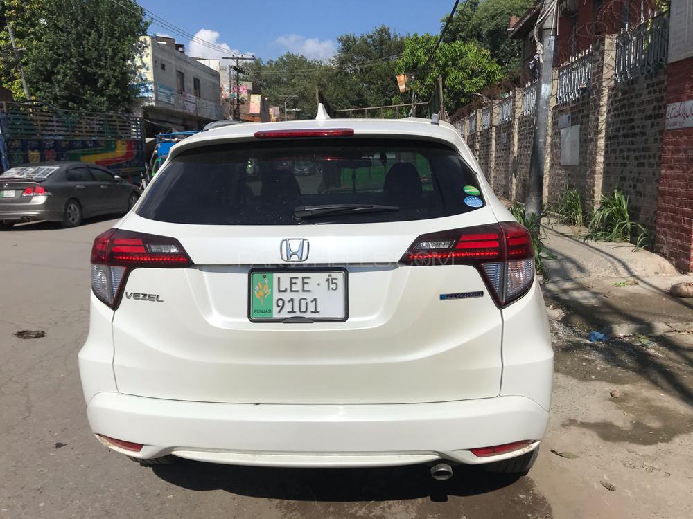 Honda Vezel 2015 for Sale in Lahore Honda Vezel 2015 for Sale in Lahore Image-12