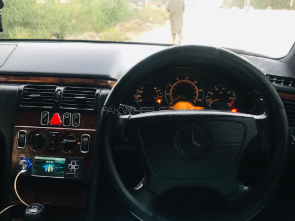 Mercedes Benz E Class 1998 for Sale in Peshawar Mercedes Benz E Class 1998 for Sale in Peshawar Image-18