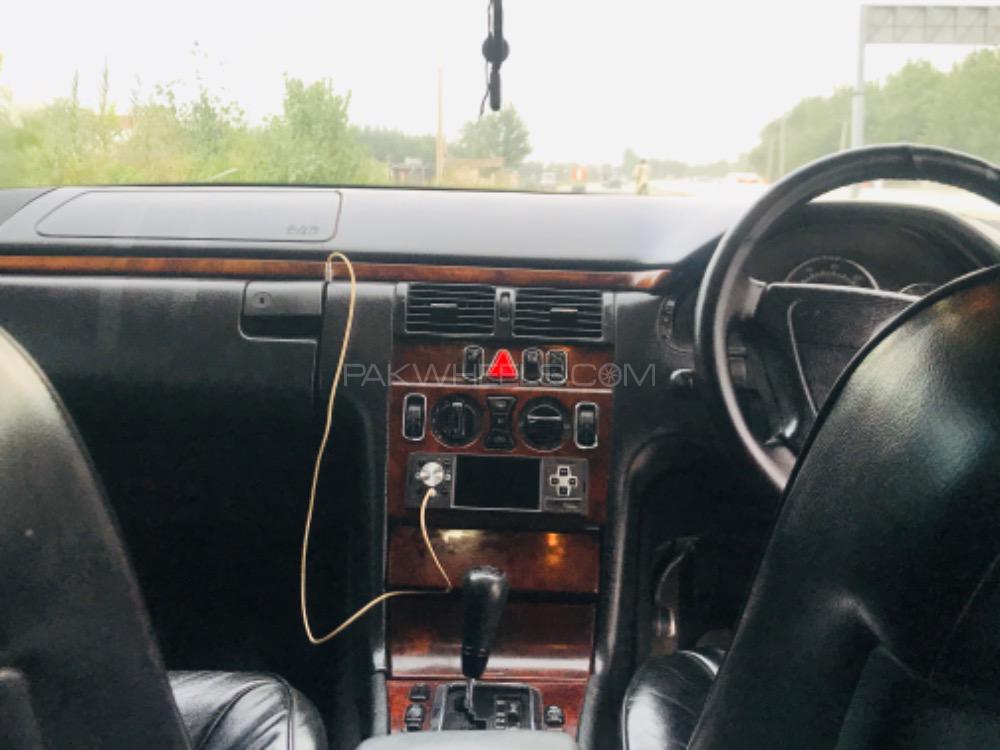 Mercedes Benz E Class 1998 for Sale in Peshawar Mercedes Benz E Class 1998 for Sale in Peshawar Image-9