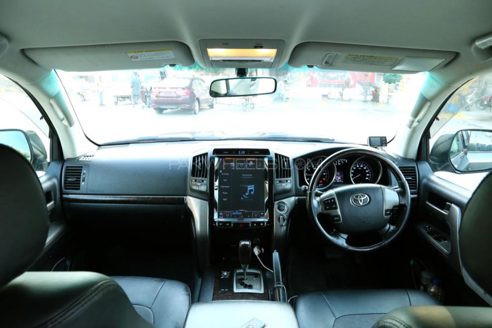 Toyota Land Cruiser 2010 for Sale in Karachi Toyota Land Cruiser 2010 for Sale in Karachi Image-9
