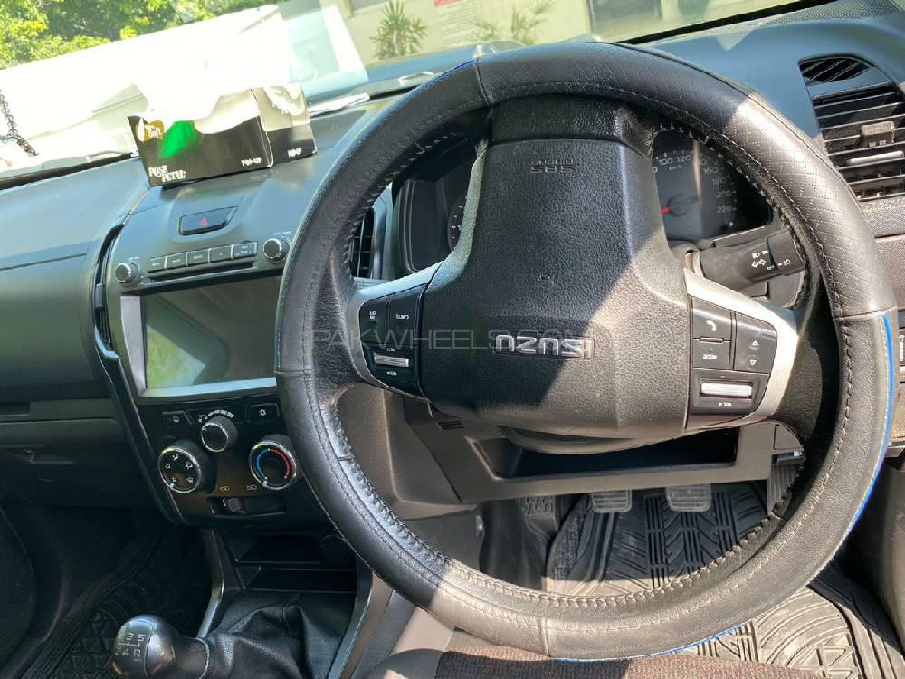 Isuzu D-Max 2015 for Sale in Jhelum Isuzu D-Max 2015 for Sale in Jhelum Image-12