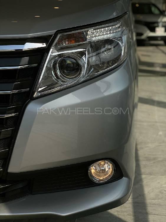 ٹویوٹا نوح 2015 for Sale in پشاور ٹویوٹا نوح 2015 for Sale in پشاور Image-10