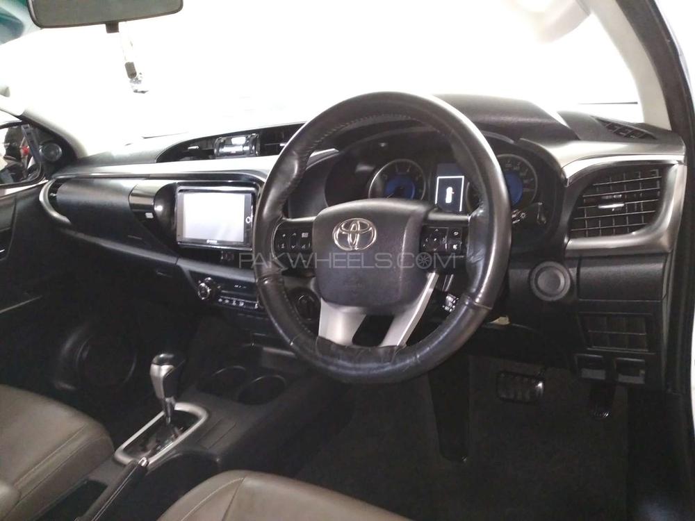 Toyota Hilux 2017 for Sale in Lahore Toyota Hilux 2017 for Sale in Lahore Image-6