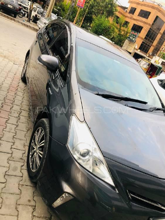Toyota Prius Alpha 2013 for Sale in Rawalpindi Image-1